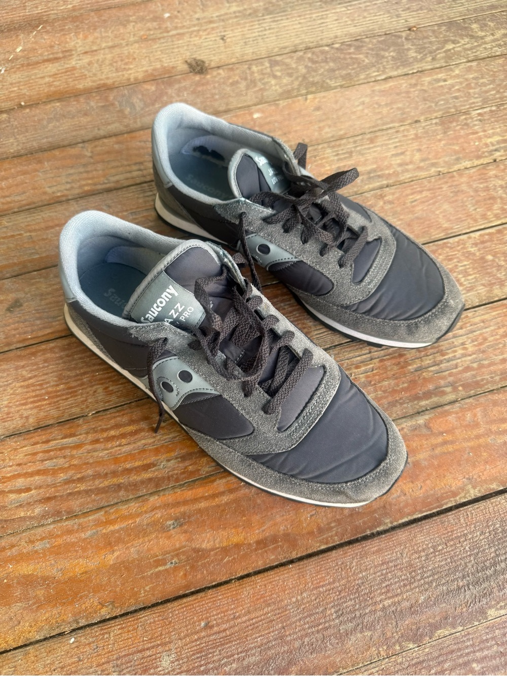 Saucony Men’s Gray and Black Jazz Lowpro Running Sneakers